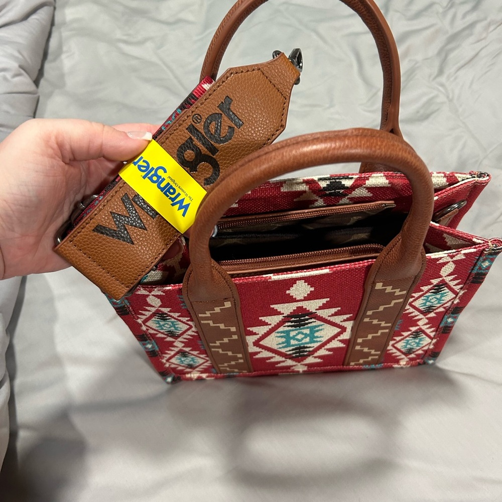 Wrangler Red and Brown handbag w strap - Picture 5 of 5
